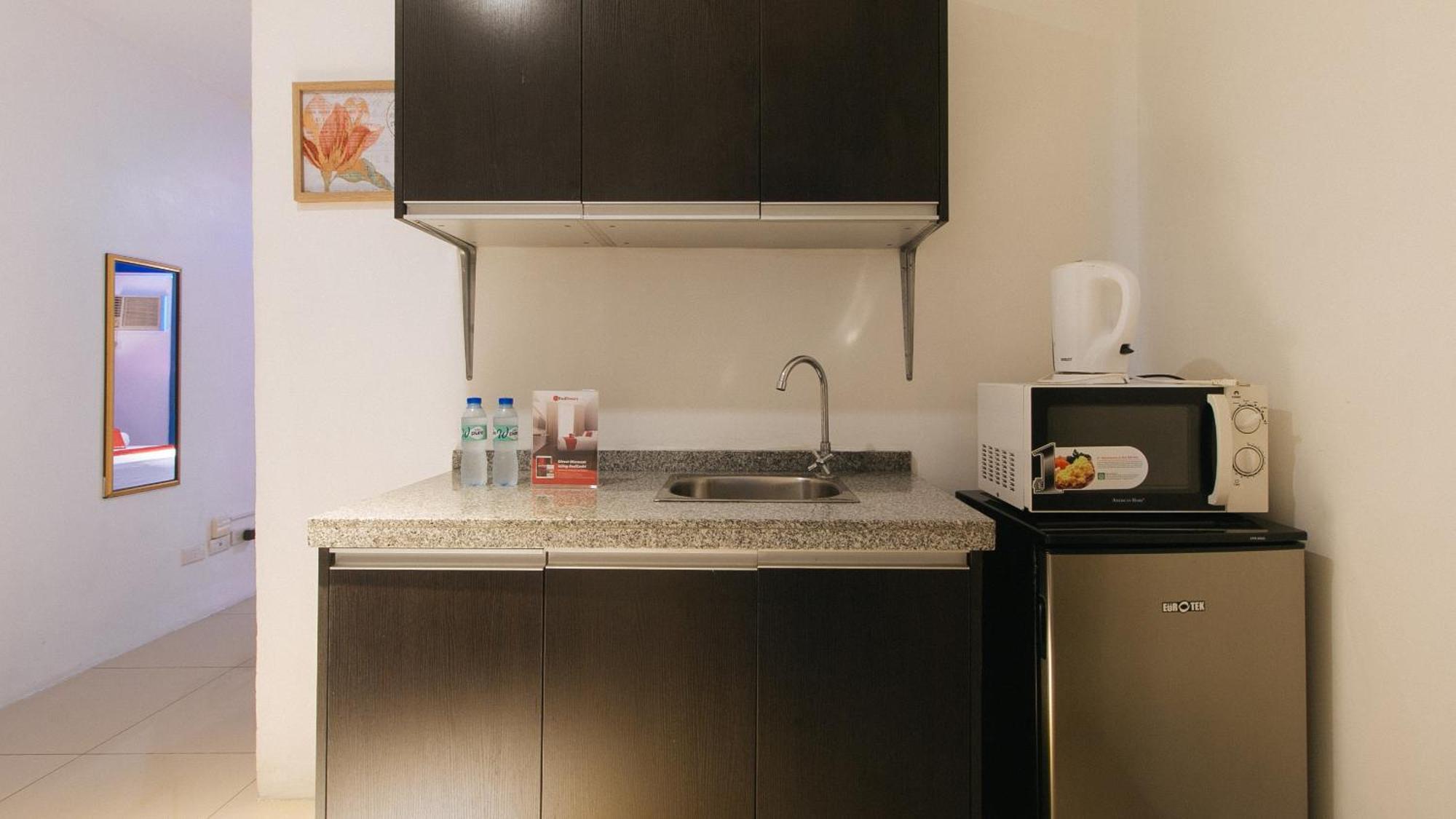 Reddoorz @ Melbourne Suites Makati Makati City ภายนอก รูปภาพ