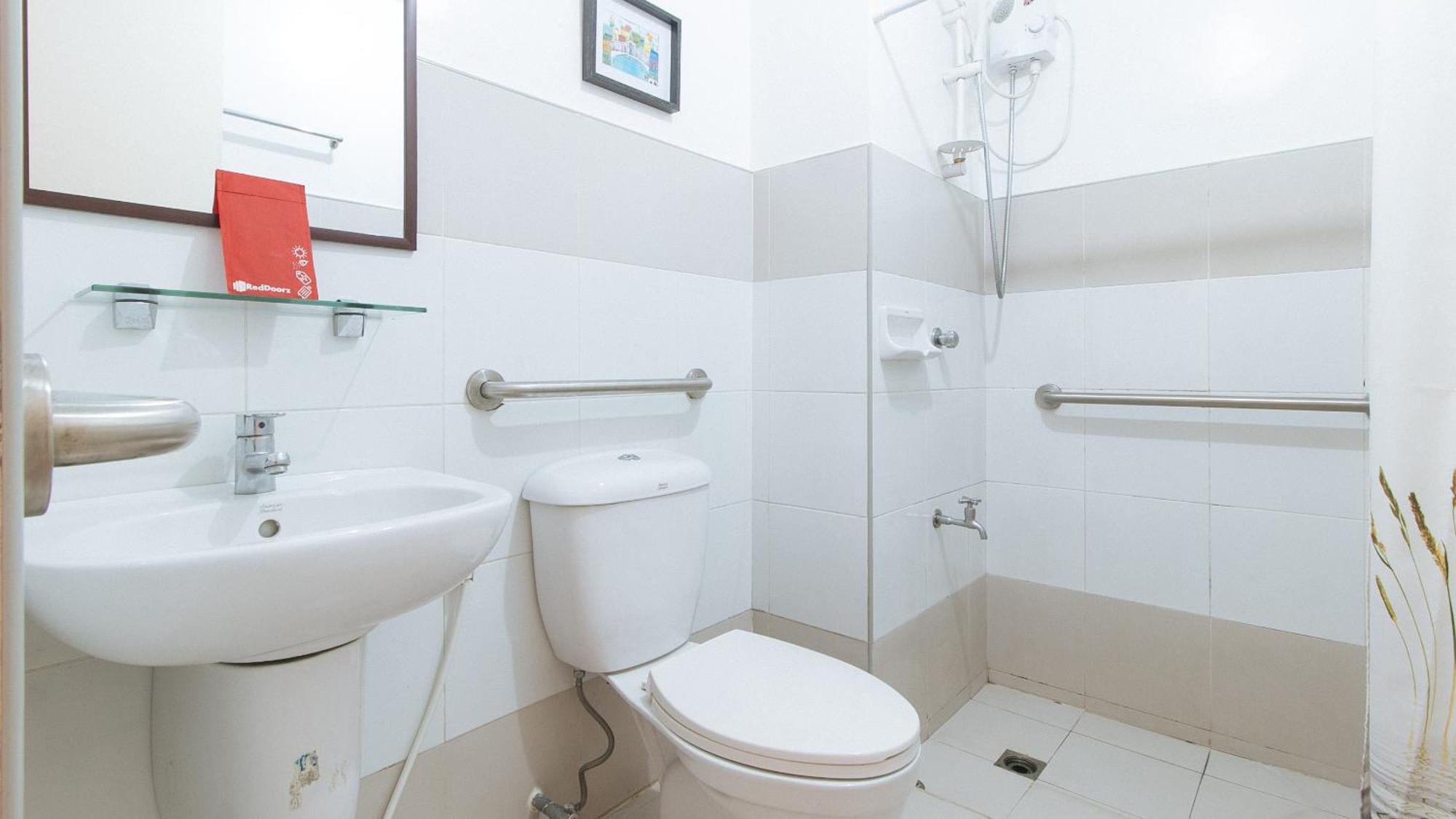 Reddoorz @ Melbourne Suites Makati Makati City ภายนอก รูปภาพ