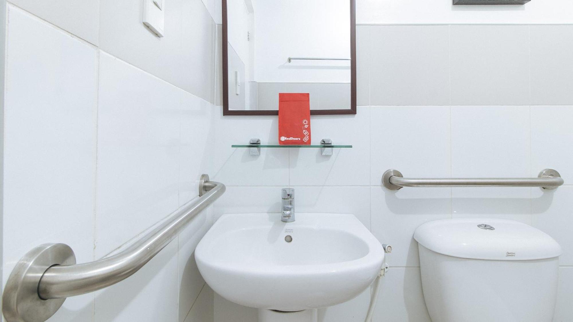 Reddoorz @ Melbourne Suites Makati Makati City ภายนอก รูปภาพ